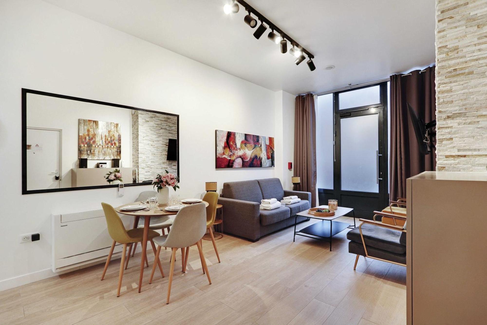 Intimate Apartment With Air Conditioner & Jacuzzi 2Br 6P Montmartre ปารีส ภายนอก รูปภาพ