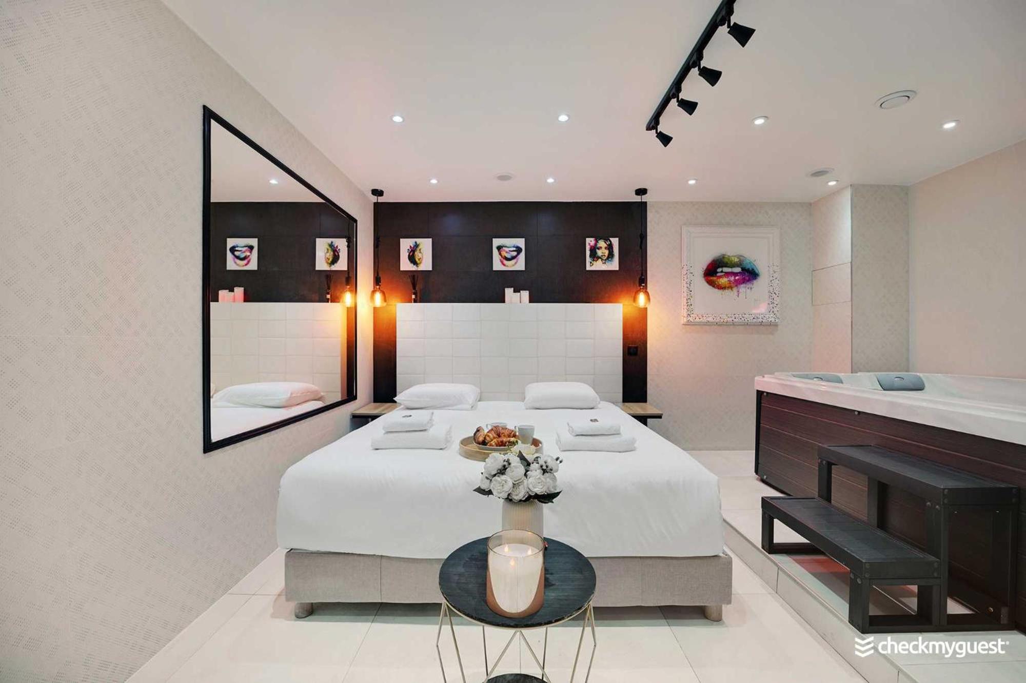 Intimate Apartment With Air Conditioner & Jacuzzi 2Br 6P Montmartre ปารีส ภายนอก รูปภาพ