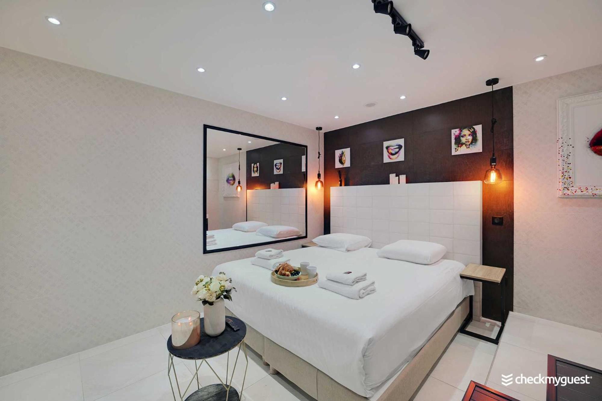 Intimate Apartment With Air Conditioner & Jacuzzi 2Br 6P Montmartre ปารีส ภายนอก รูปภาพ