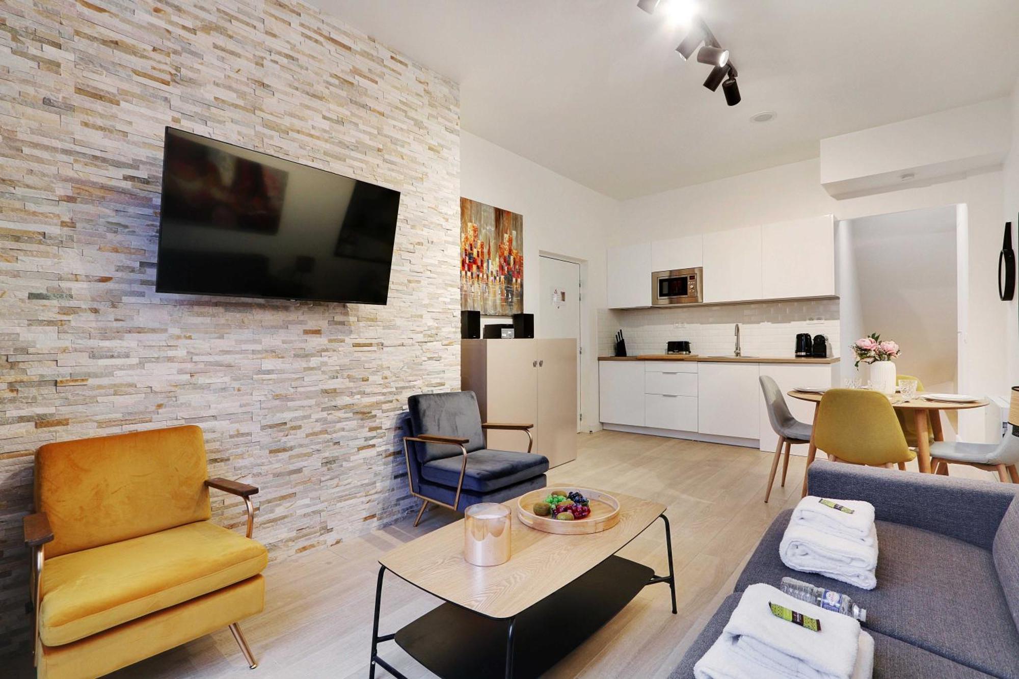 Intimate Apartment With Air Conditioner & Jacuzzi 2Br 6P Montmartre ปารีส ภายนอก รูปภาพ