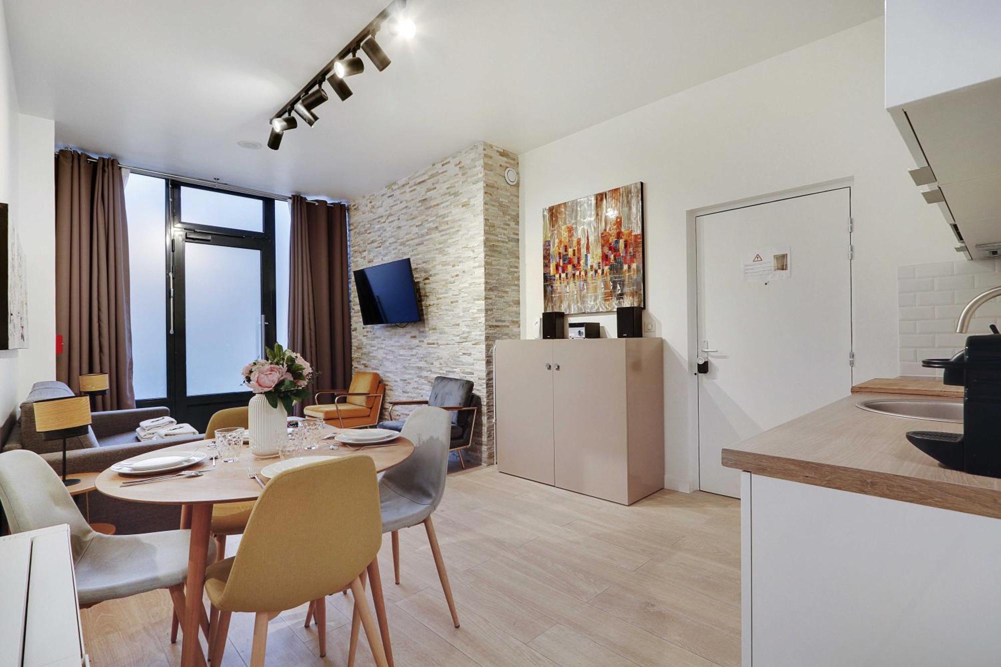 Intimate Apartment With Air Conditioner & Jacuzzi 2Br 6P Montmartre ปารีส ภายนอก รูปภาพ