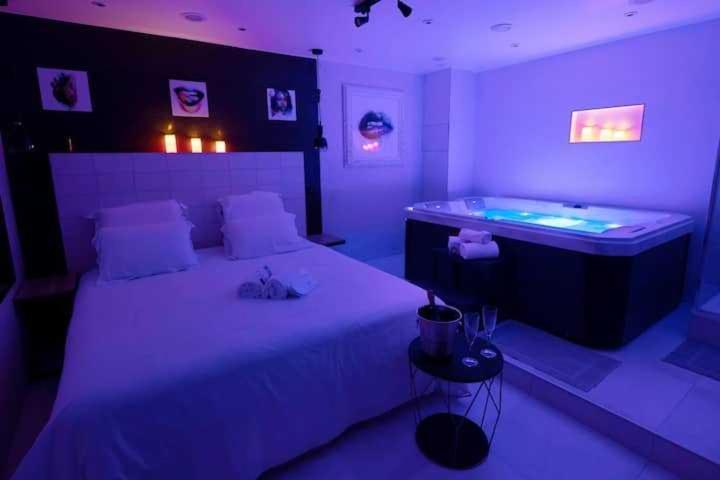 Intimate Apartment With Air Conditioner & Jacuzzi 2Br 6P Montmartre ปารีส ภายนอก รูปภาพ